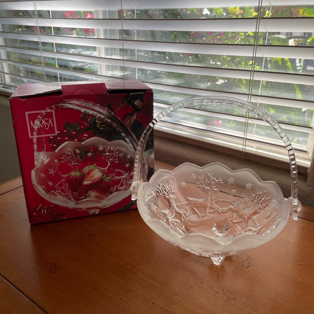 Mikasa Glass Holiday Bowl with Reindeer Design